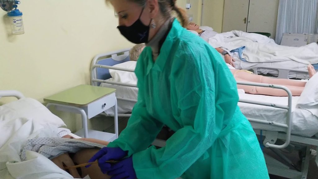 como retirar sonda urinaria femenina guia paso a paso
